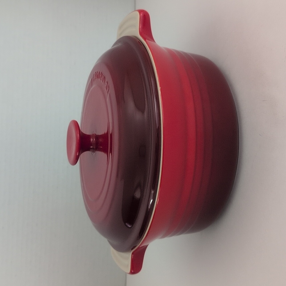 Le Creuset Stoneware 8.5” Round Baking Casserole Dutch Oven W/Lid Red